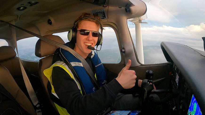 18-летний британец пролетел вокруг Земли за 44 дня