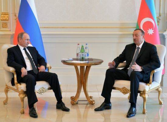 Алиев поздравил Путина с днëм рождения