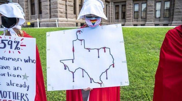 Аборты в Техасе: судья временно приостановил действие закона