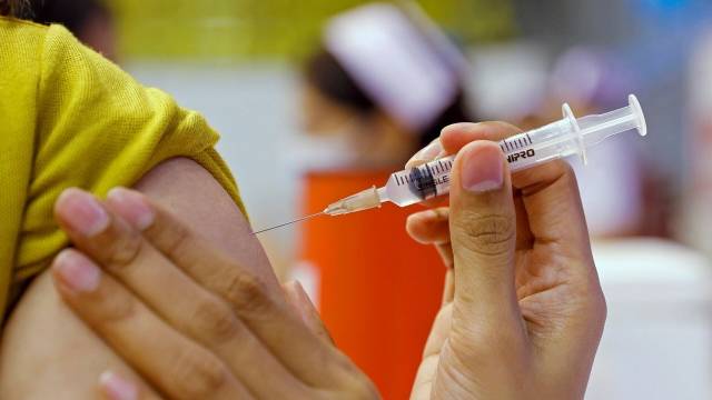 Европейские страны приостановили прививки молодежи Moderna. Вызывает воспаление сердца