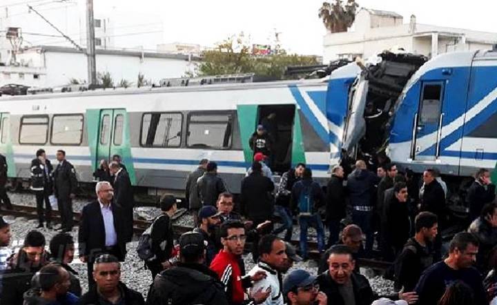 Более 30 человек пострадали при столкновении двух поездов в Тунисе