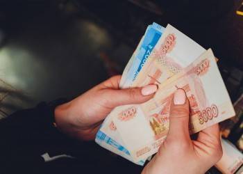 Больше половины россиян не забирают у государства свои деньги. В чем дело?