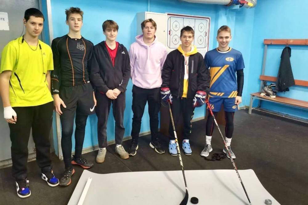 Благотворительный фонд подарил тренажеры ярославским хоккеистам