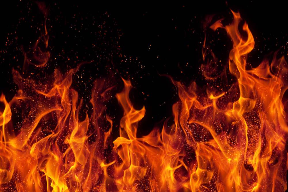 В Щучинском районе на пожаре погибли два человека — всего в четверг огонь забрал пять жизней