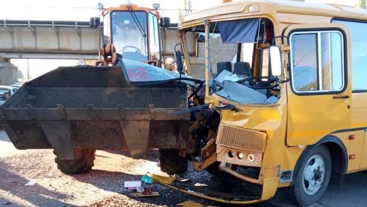 Шестеро детей пострадали в ДТП со школьным автобусом в Воронежской области