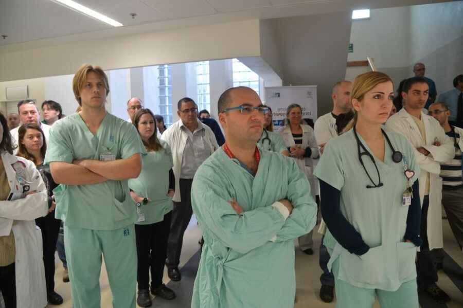 В Израиле более 2,5 тысяч медиков уволились из-за 26-часовых смен