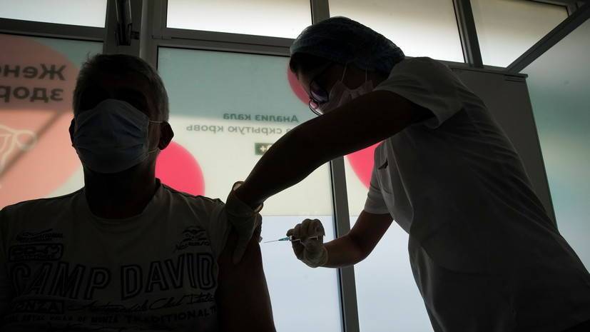 Росздравнадзор: в России не зафиксировано ни одной смерти, связанной с вакцинацией от COVID-19
