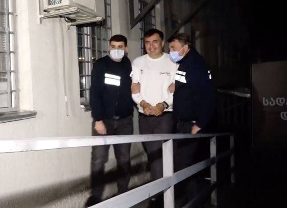 Объявивший голодовку Саакашвили похудел на 12 килограмм - адвокат