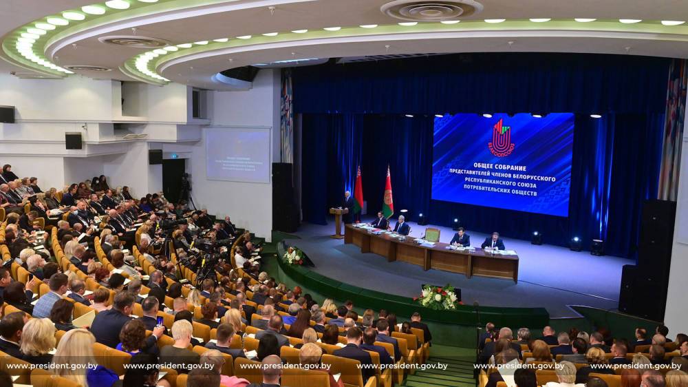 Лукашенко заявил, что банкиры должны сделать шаг в сторону сельчан
