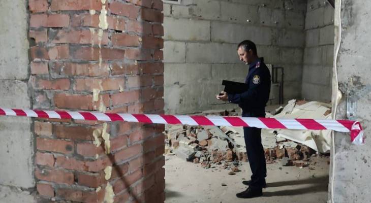 В Чебоксарах следователи нагрянули в бывший клуб, где строителя придавило стеной