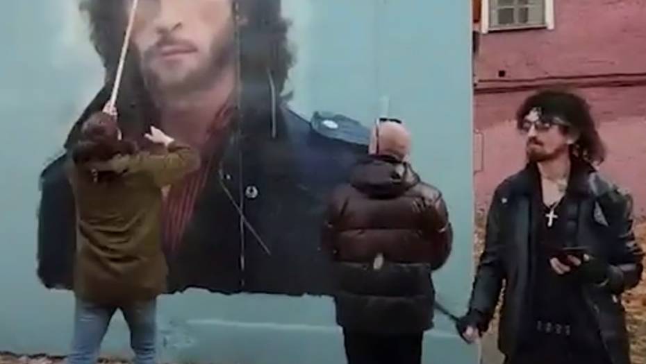 Сын Игоря Талькова встал на защиту граффити с портретом отца