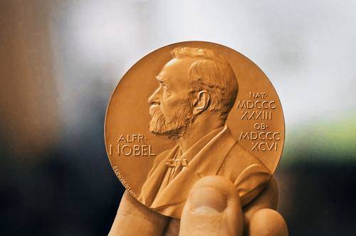 Редакция Аргументы Недели поздравляет Дмитрия Муратова с получением Нобелевской премии мира