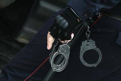 Двух российских полицейских задержали за махинации с оружием и боеприпасами