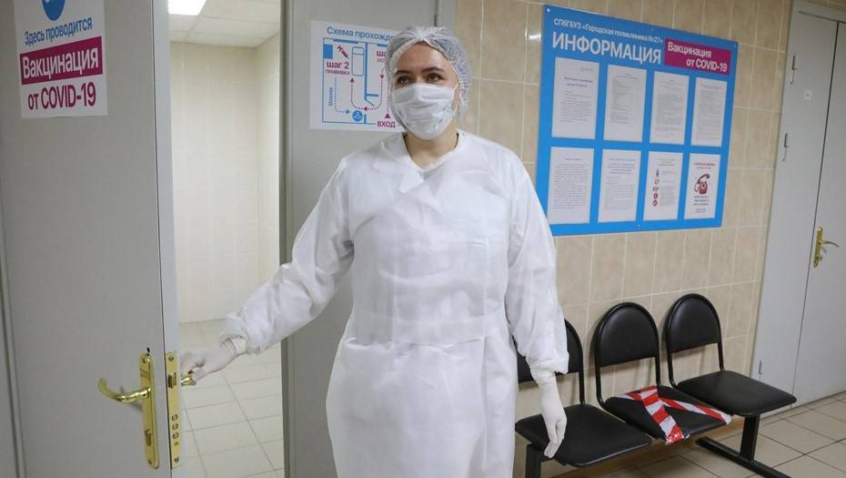 Вакцинацию от COVID в России завершили 42,4 млн человек