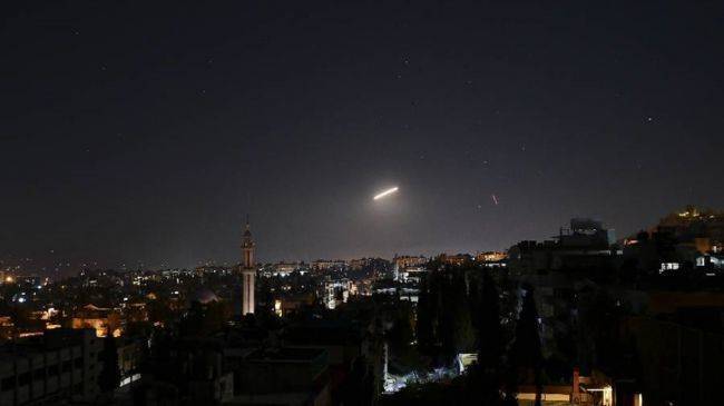 ПВО Сирии отразило ракетную атаку Израиля на аэродром в Хомсе
