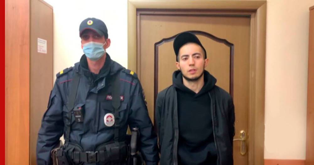Полицейские рассказали, как задержали мужчин, избивших пассажира в метро в Москве
