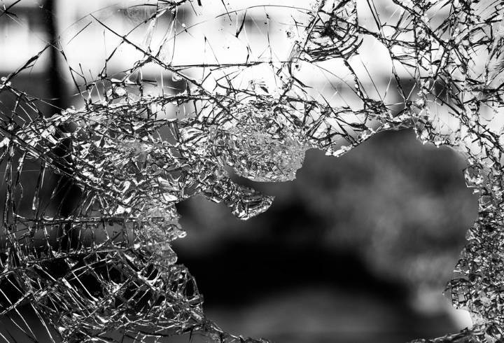 Во Всеволожском районе в результате столкновения легкового автомобиля с большегрузом погиб человек