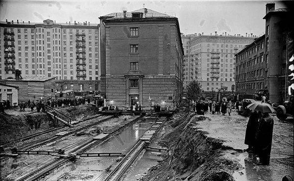 Как в Москве перемещали многоэтажные здания - Русская семеркаРусская семерка