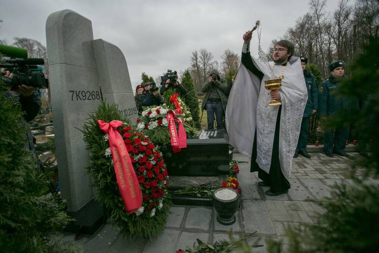 В Петербурге появился памятник жертвам крушения самолёта над Синаем