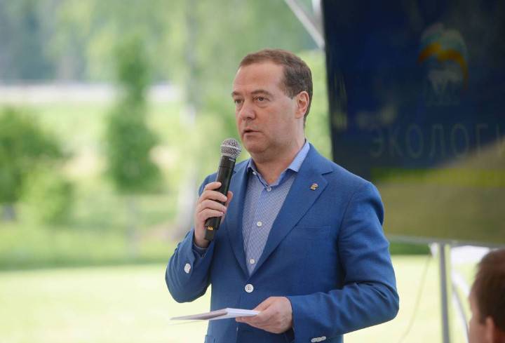 Зампредседателя Совбеза Медведев заявил о пятой фазе пандемии