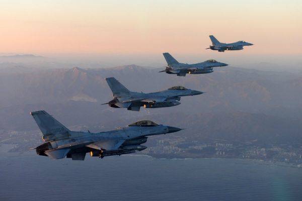 Южная Корея и США приступили к совместным учениям ВВС
