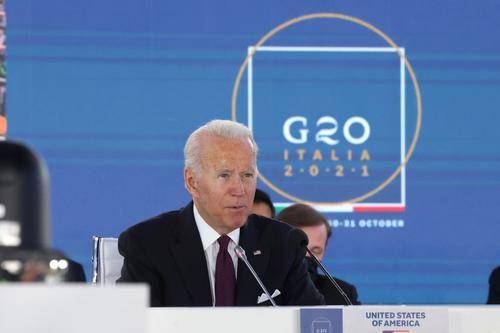 Пользователи высмеяли Байдена, приехавшего на саммит G20 в сопровождении кортежа из 85 автомобилей
