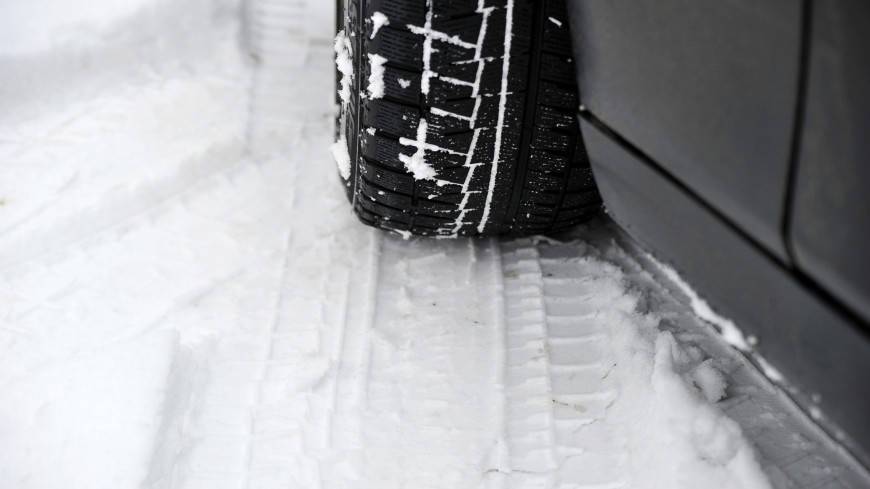 Проверить зимние шины посоветовали водителям в ГАИ Москвы