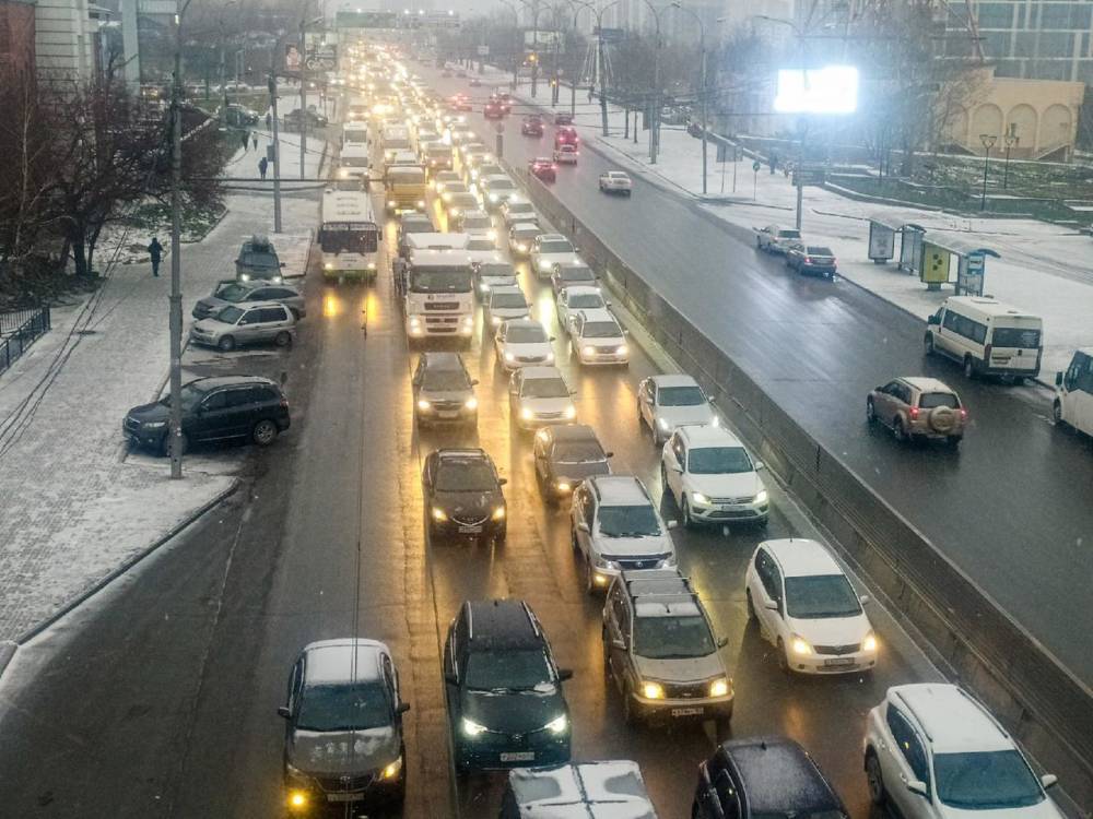 Минтранс проверит качество уложенного в снегопад асфальта в Новосибирске