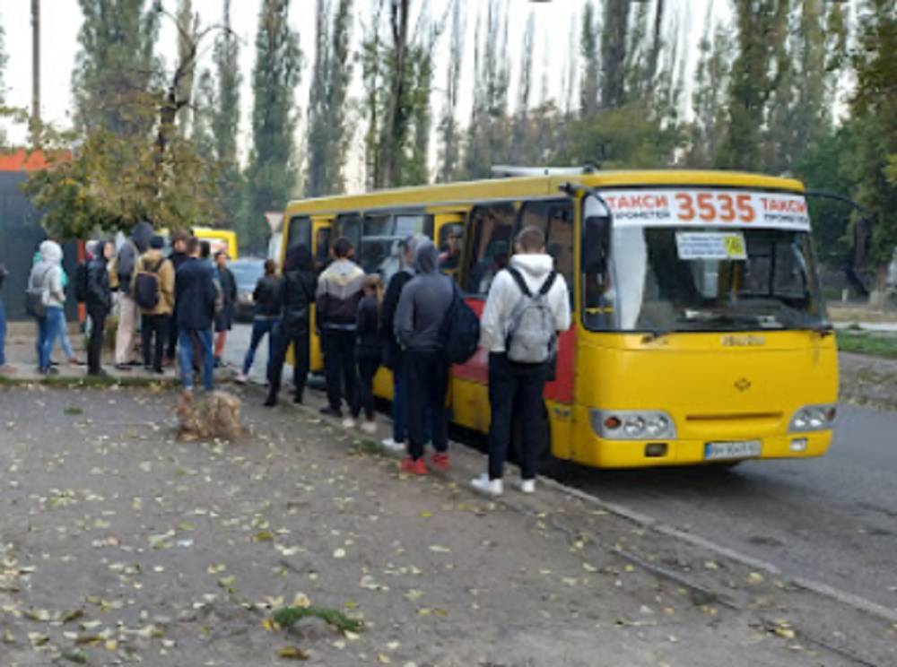 В Одессе пассажир проучил маршрутчика, который нарушал карантин: видео драки
