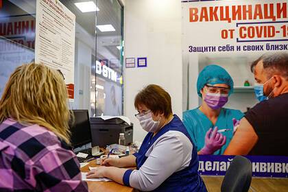 В Минздраве рассказали о сделавших первую прививку от COVID-19 россиянах