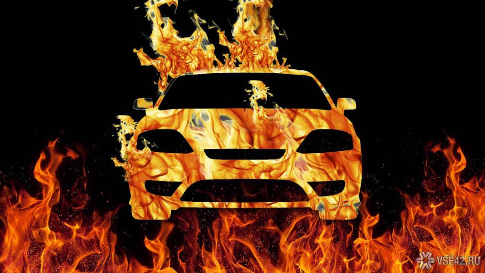 Машина с ребенком внутри загорелась в Коми