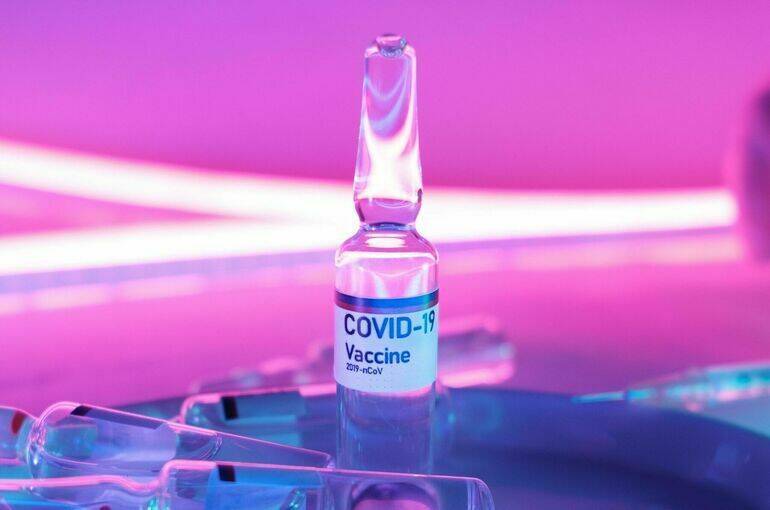 Гинцбург выступил за введение обязательной вакцинации против COVID-19
