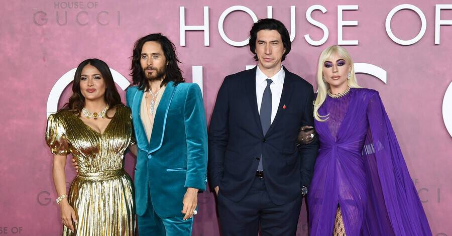 Премьера фильма "Дом Gucci" в Лондоне: Леди Гага в чулках, а Сальма Хайек в золотом наряде
