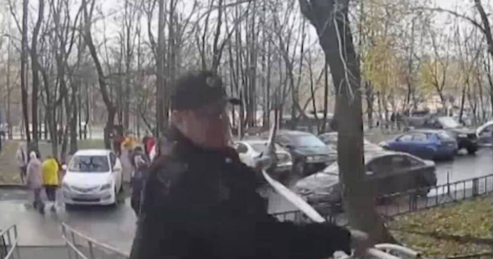 Полицейские потушили пожар в московской квартире и спасли трех детей