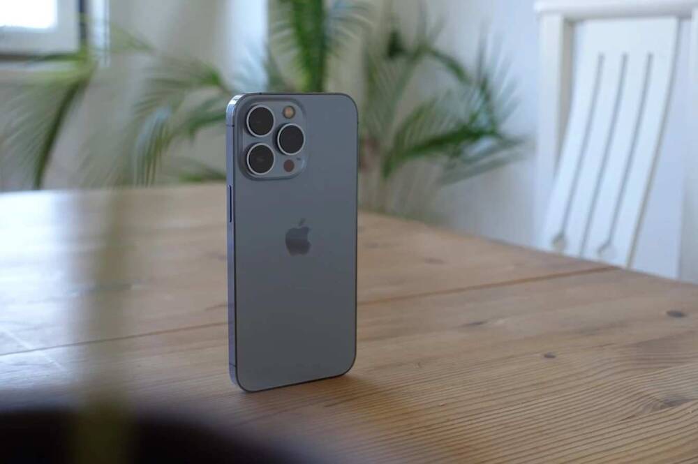 Apple разрешила менять дисплеи iPhone 13 без «убийства» Face ID