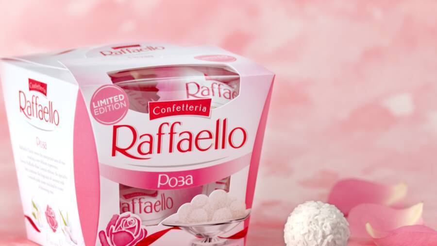 Бренд Raffaello выпустил лимитированную серию конфет Raffaello Роза