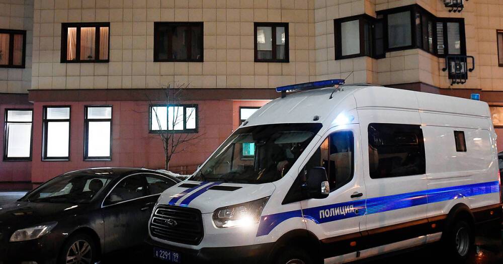 Бизнесмена избили и ограбили в подъезде на юго-востоке Москвы