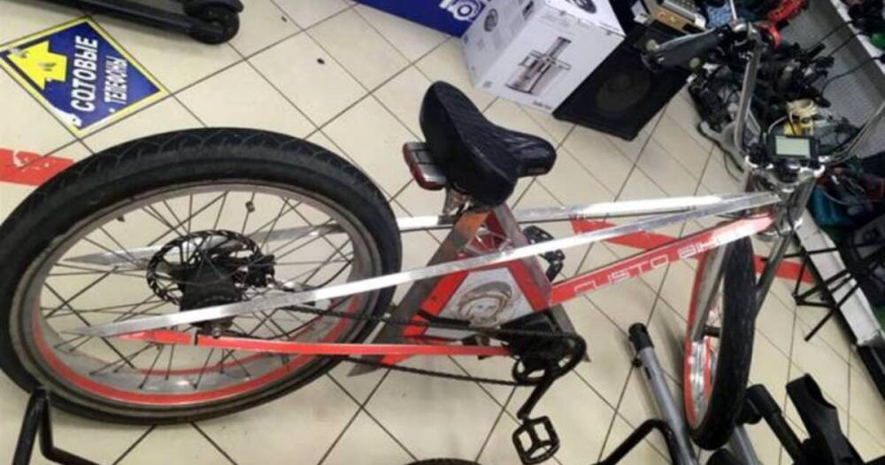 У москвича похитили велосипед за сотни тысяч рублей прямо из подъезда