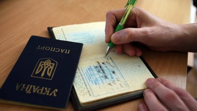 Украинцам с бумажным паспортом станет доступна регистрация места жительства в «Дие»