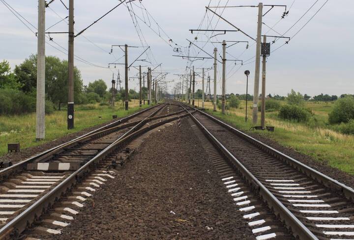 Электропоезд сбил двух мужчин недалеко от станции Сортировочная