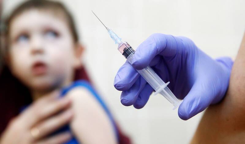 В США за неделю вакцинировали против коронавируса почти 1 млн детей