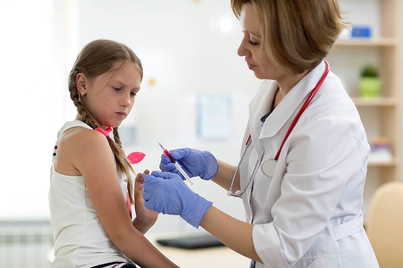В Москве началась третья фаза испытаний подростковой вакцины от COVID-19