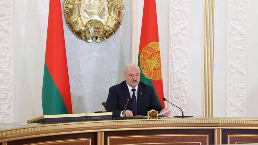 Лукашенко поручил проследить за движением войск НАТО и Польши