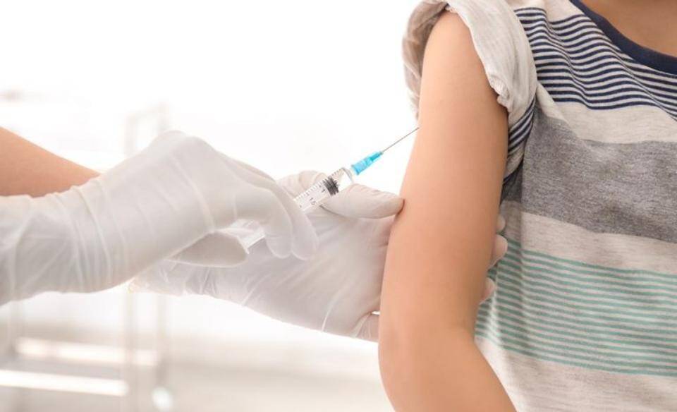 В Узбекистане родители отказываются от бесплатной вакцины против гриппа для детей. Почему это происходит и стоит ли бояться препарата