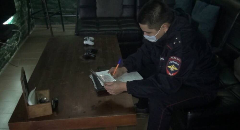 В Астрахани полицейские проверяют соблюдение запрета на реализацию кальянов