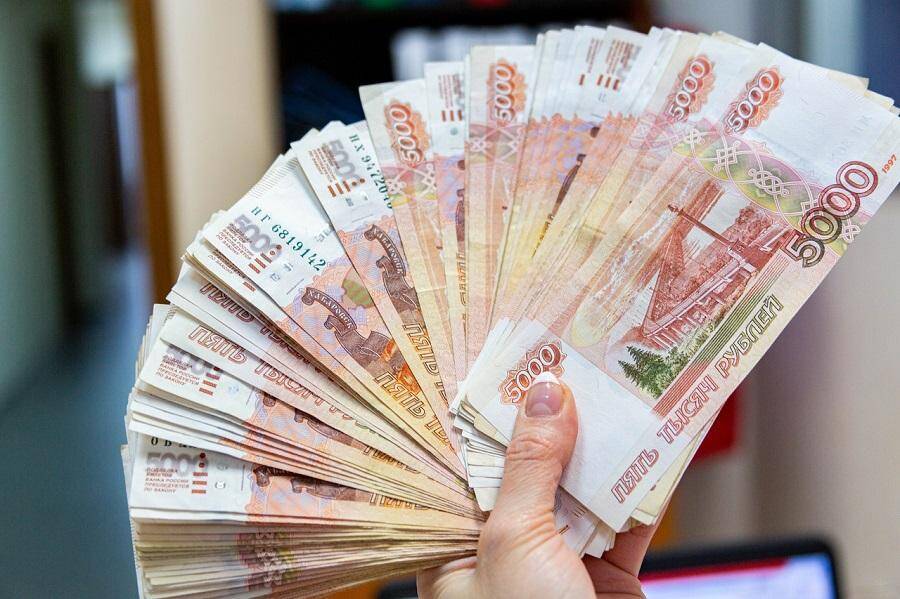 Часть жителей Новосибирской области получают пенсию в размере 100 тысяч рублей