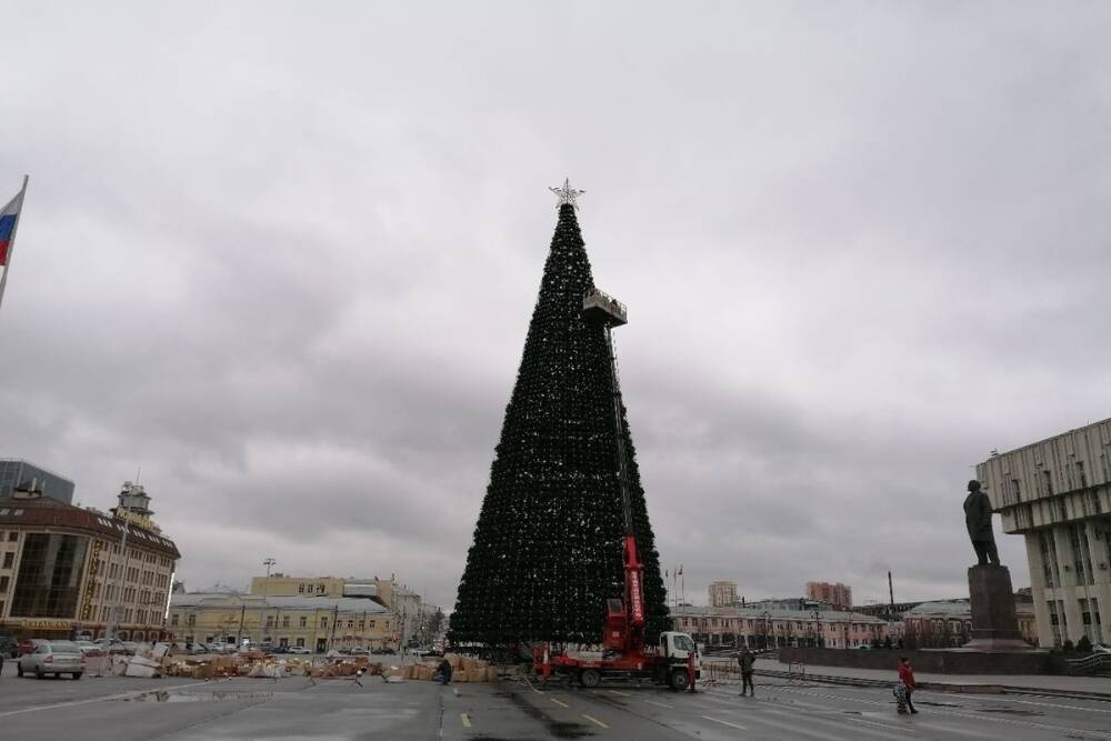 В Туле на установку трех искусственных елок потратят 171 тысячу рублей