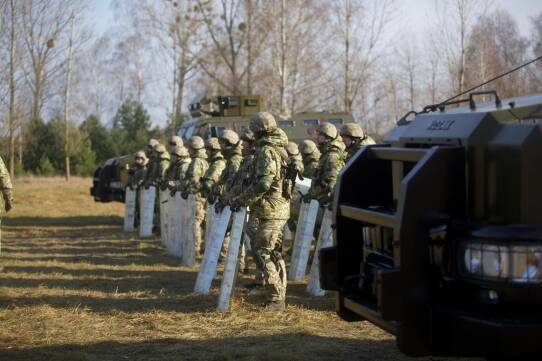 Тысячи военных и авиация: Украина усиливает границу с Беларусью