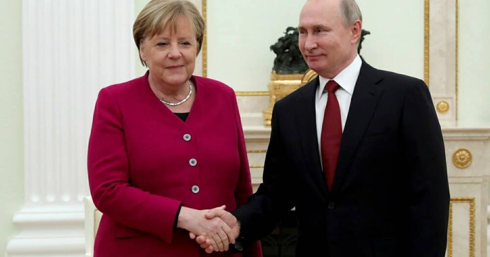 Меркель призвала Путина к переговорам в Нормандском формате
