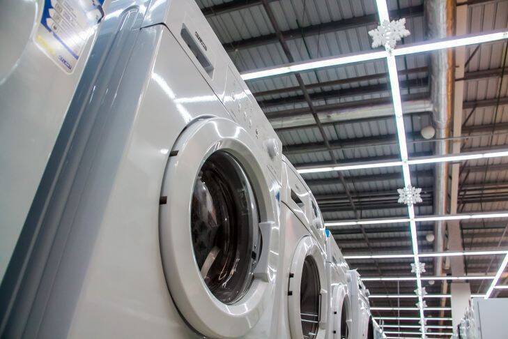 Зачем в стиральную машину к белью отправляют мотки пряжи: совет от находчивой хозяйки